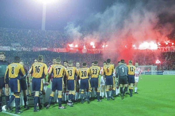 ATHENS, GREECE - Thursday, November 23, 2000: Liverpool's players shake hands with the Olympiakos team before the match at the Olympic Stadium. (Photo by David Rawcliffe/Propaganda)