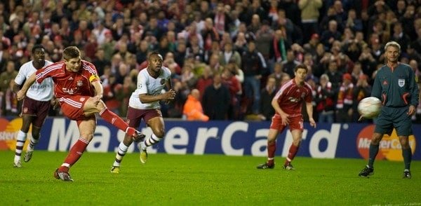 LIVERPOOL, ENGLAND - Tuesday, April 8, 2008: Liverpool's captain Steven Gerrard MBE scores a crucial penalty to make it 3-2 during the UEFA Champions League Quarter-Final 2nd Leg match at Anfield. (Photo by David Rawcliffe/Propaganda)