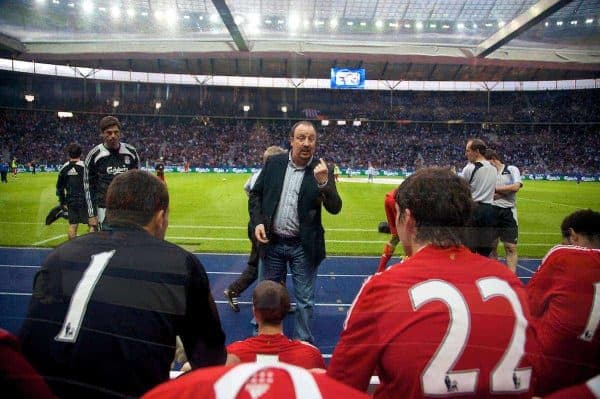 BERLIN, GERMANY - Tuesday, July 22, 2008: Liverpool's manager Rafael Benitez gives a team-talk at half-time during a pre-season friendly match against Hertha BSC Berlin at the Olympiastadion. (Photo by David Rawcliffe/Propaganda)