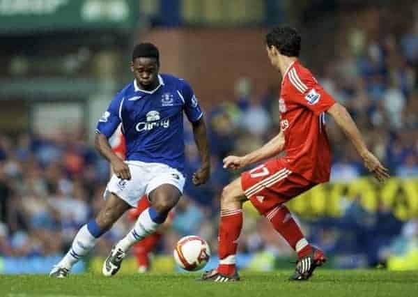 LIVERPOOL, ENGLAND - Saturday, September 27, 2008: Everton's Louis Saha and Liverpool's Alvaro Arbeloa during the 208th Merseyside Derby match at Goodison Park. (Photo by David Rawcliffe/Propaganda)