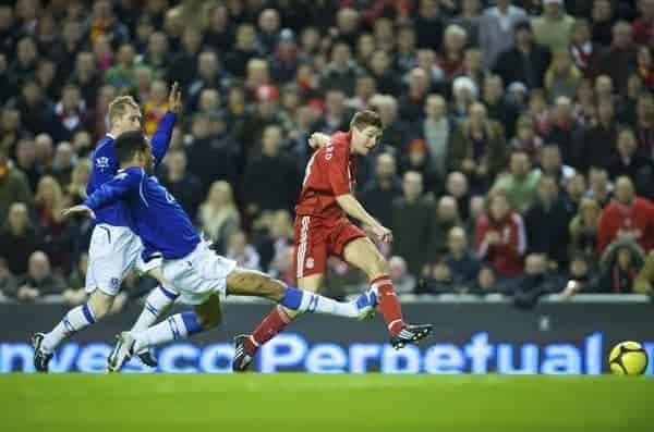 LIVERPOOL, ENGLAND - Sunday, January 25, 2009: Liverpool's captain Steven Gerrard MBE scores the equalizing goal against Everton during the FA Cup 4th Round match at Anfield. (Photo by David Rawcliffe/Propaganda)