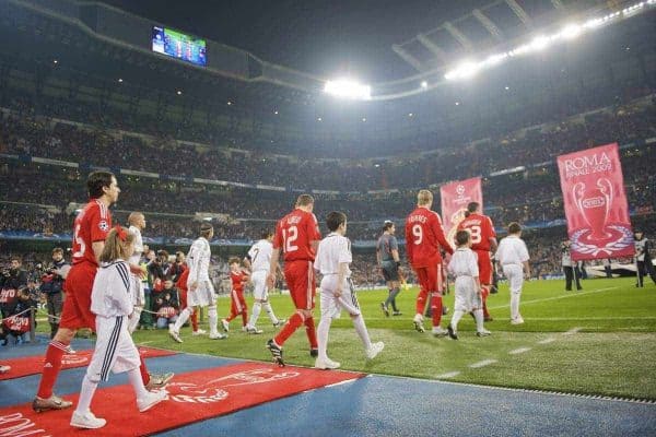 MADRID, SPAIN - Wednesday, February 25, 2009: Liverpool players walk out before the UEFA Champions League First Knock-Out Round against Real Madrid at the Santiago Bernabeu. (Photo by David Rawcliffe/Propaganda)