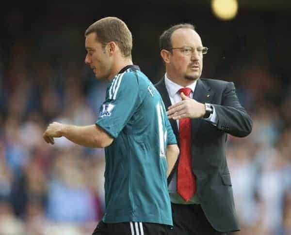 LONDON, ENGLAND - Saturday, May 9, 2009: Liverpool's manager Rafael Benitez and Fabio Aurelio during the Premiership match against West Ham United at Upton Park. (Photo by David Rawcliffe/Propaganda)