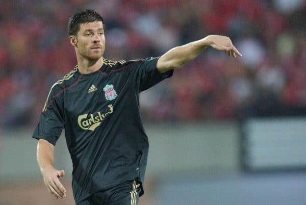 SINGAPORE, SINGAPORE - Sunday, July 26, 2009: Liverpool's Xabi Alonso in action against Singapore during a preseason friendly at the Singapore National Stadium. (Pic by David Rawcliffe/Propaganda)