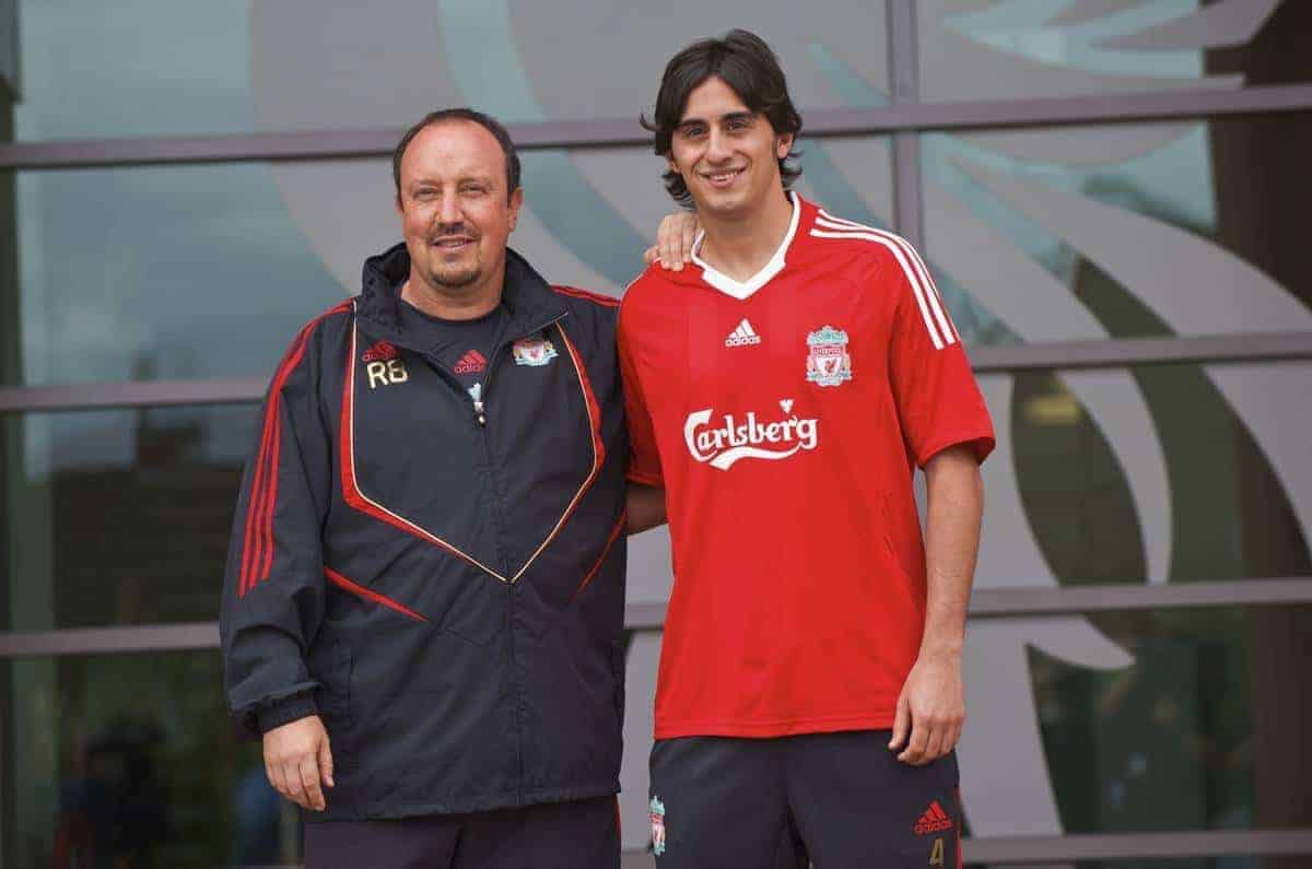 LIVERPOOL, ENGLAND - Thursday, August 13, 2009: Liverpool's new signing Alberto Aquilani, who joins the club from Italian side AS Roma, with manager Rafael Benitez during a photo-call at Melwood Training Ground. (Photo by David Rawcliffe/Propaganda)