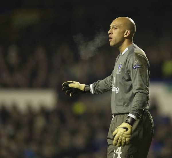 LIVERPOOL, ENGLAND - Tuesday, February 16, 2010: Everton's goalkeeper Tim Howard in action against Sporting Clube de Portugal during the UEFA Europa League Round of 32 1st Leg match at Goodison Park. (Photo by: David Rawcliffe/Propaganda)