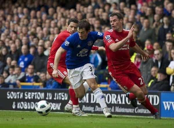 LIVERPOOL, ENGLAND - Sunday, October 17, 2010: Everton's Leighton Baines gets away from Maximiliano Ruben Maxi Rodriguez and Jamie Carragher during the 214th Merseyside Derby match at Goodison Park. (Photo by David Rawcliffe/Propaganda)