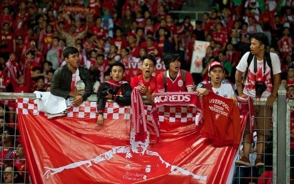 JAKARTA, INDONESIA - Friday, July 19, 2013: Liverpool supporters during a training session ahead of the club's preseason match against an Indonesian XI at the Gelora Bung Karno Stadium. (Pic by David Rawcliffe/Propaganda)
