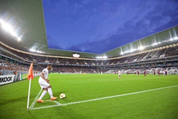 BORDEAUX, FRANCE - Thursday, September 17, 2015: Liverpool's Jordon Ibe takes a corner against FC Girondins de Bordeaux during the UEFA Europa League Group Stage Group B match at the Nouveau Stade de Bordeaux. (Pic by David Rawcliffe/Propaganda)