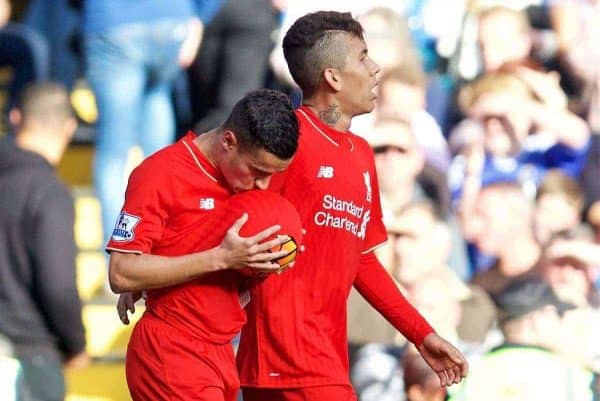 LONDON, ENGLAND - Saturday, October 31, 2015: Liverpool's Philippe Coutinho Correia celebrates scoring the first equalising goal against Chelsea with team-mate Roberto Firmino by kissing the match-ball in the third minute of injury time of the first half during the Premier League match at Stamford Bridge. (Pic by David Rawcliffe/Propaganda)