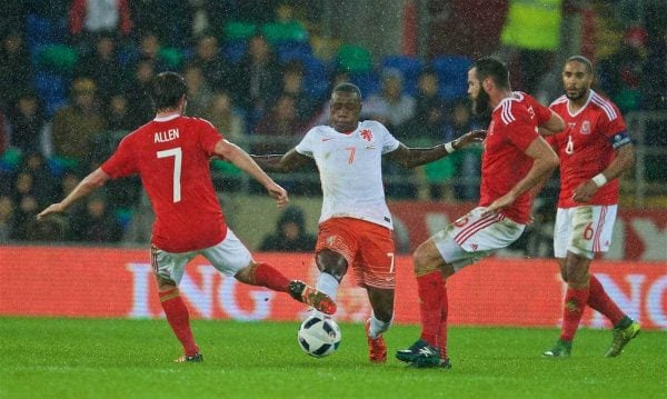 CARDIFF, WALES - Friday, November 13, 2015: The Netherlands' Quincy Promes and Wales' Joe Allen and Joe Ledley during the International Friendly match at the Cardiff City Stadium. (Pic by David Rawcliffe/Propaganda)