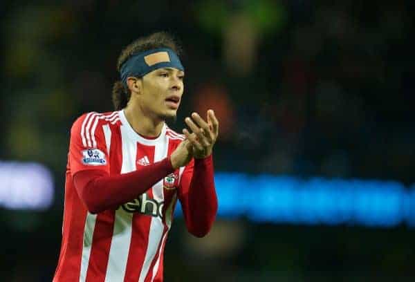 MANCHESTER, ENGLAND - Saturday, November 28, 2015: Southampton's Virgil Van Dijk in action against Manchester City during the Premier League match at the City of Manchester Stadium. (Pic by David Rawcliffe/Propaganda)