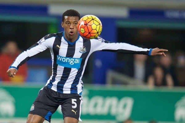 LIVERPOOL, ENGLAND - Wednesday, February 3, 2016: Newcastle United's Georginio Wijnaldum in action against Everton during the Premier League match at Goodison Park. (Pic by David Rawcliffe/Propaganda)