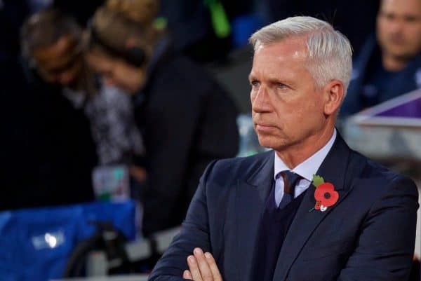 LONDON, ENGLAND - Saturday, October 29, 2016: Crystal Palace's manager Alan Pardew before the FA Premier League match against Liverpool at Selhurst Park. (Pic by David Rawcliffe/Propaganda)