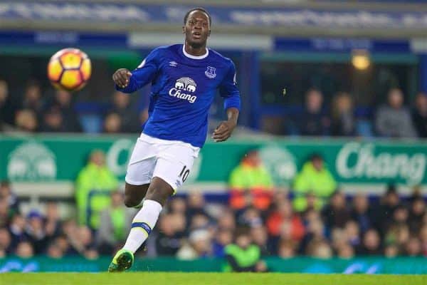 LIVERPOOL, ENGLAND - Tuesday, December 13, 2016: Everton's Romelu Lukaku in action against Arsenal during the FA Premier League match at Goodison Park. (Pic by David Rawcliffe/Propaganda)