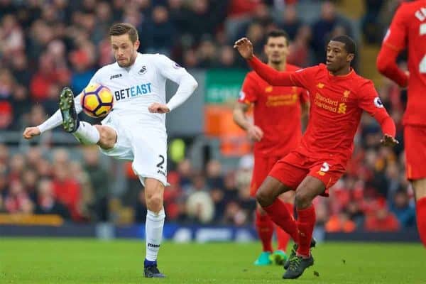 LIVERPOOL, ENGLAND - Saturday, January 21, 2017: Swansea City's Gylfi Sigurdsson in action against Liverpool during the FA Premier League match at Anfield. (Pic by David Rawcliffe/Propaganda)