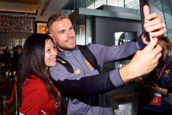 HONG KONG, CHINA - Monday, July 17, 2017: Liverpool's captain Jordan Henderson poses for a selfie with a supporter as he arrives at the Ritz-Carlton Hotel in Kowloon, Hong Kong, ahead of the Premier League Asia Trophy 2017. (Pic by David Rawcliffe/Propaganda)