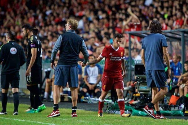 HONG KONG, CHINA - Saturday, July 22, 2017: Liverpool's manager Jürgen Klopp shakes hands with Philippe Coutinho Correia as he substitutes him during the Premier League Asia Trophy final match between Liverpool and Leicester City at the Hong Kong International Stadium. (Pic by David Rawcliffe/Propaganda)