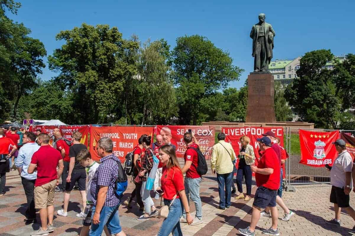 KIEV, UKRAINE - Saturday, May 26, 2018: Liverpool fans place flag and banners around Shevchenko Park ahead of the UEFA Champions League Final match between Real Madrid CF and Liverpool FC. (Pic by Peter Powell/Propaganda)