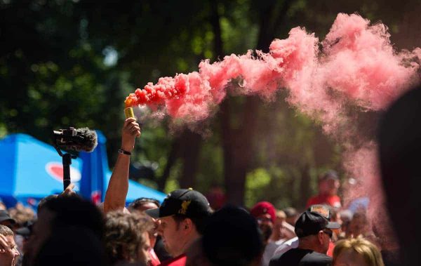 KIEV, UKRAINE - Saturday, May 26, 2018: Liverpool fans place flag and banners around Shevchenko Park ahead of the UEFA Champions League Final match between Real Madrid CF and Liverpool FC. (Pic by Peter Powell/Propaganda)