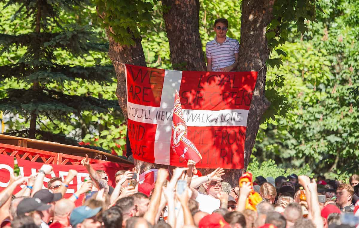 KIEV, UKRAINE - Saturday, May 26, 2018: Liverpool fans place flag and banners around Shevchenko Park ahead of the UEFA Champions League Final match between Real Madrid CF and Liverpool FC. (Pic by Peter Powell/Propaganda)