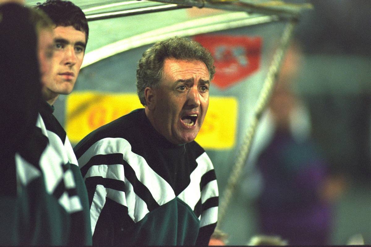 VLADIKAVKAZ, RUSSIA - Tuesday, September 12, 1995: Liverpool's assistant manager Doug Livermore in action against FC Alania Spartak Vladikavkaz during the UEFA Cup 1st Round 1st Leg match at the Republican Spartak Stadium. (Photo by David Rawcliffe/Propaganda)