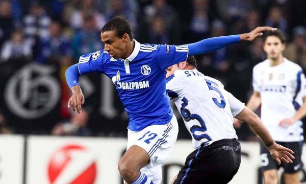 13.04.2011, Veltins Arena, Gelsenkirchen, GER, UEFA CL Viertelfinale, Rueckspiel, FC Schalke 04 (GER) vs Inter Mailand (ITA), im Bild: Zweikampf zwischen Joel Matip (Schalke #32) (L) und Dejan Stankovic (Mailand #5) EXPA Pictures © 2011, PhotoCredit: EXPA/ nph/ Mueller ****** out of GER / SWE / CRO / BEL ******