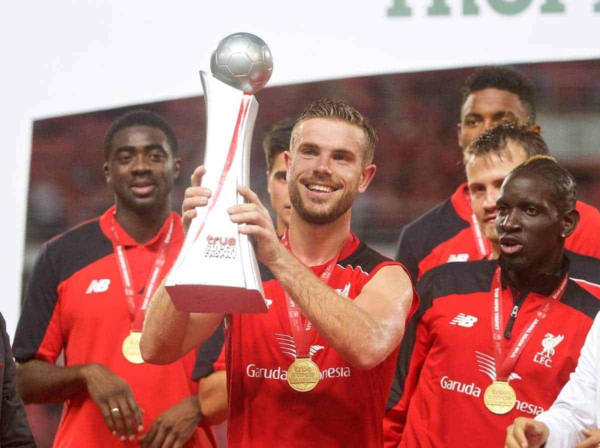 BANGKOK, THAILAND - Tuesday, July 14, 2015: Liverpool's captain Jordan Henderson lifts the trophy after a 4-0 victory over True Thai Premier League All Stars during the True Super Trophy match at the Rajamangala National Stadium on day two of the club's preseason tour. (Pic by David Rawcliffe/Propaganda)