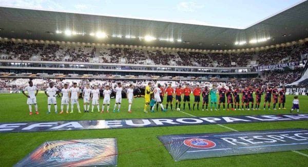 BORDEAUX, FRANCE - Thursday, September 17, 2015: Liverpool and FC Girondins de Bordeaux players before the UEFA Europa League Group Stage Group B match at the Nouveau Stade de Bordeaux. (Pic by David Rawcliffe/Propaganda)