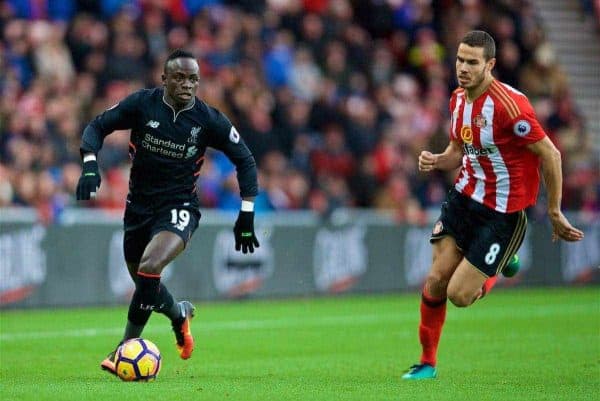 SUNDERLAND, ENGLAND - Monday, January 2, 2017: Liverpool's Sadio Mane in action against Sunderland's Jack Rodwell during the FA Premier League match at the Stadium of Light. (Pic by David Rawcliffe/Propaganda)