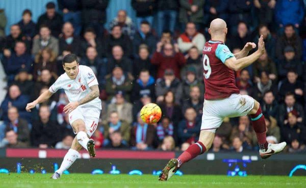 LONDON, ENGLAND - Saturday, January 2, 2016: Liverpool's Philippe Coutinho Correia in action against West Ham United during the Premier League match at Upton Park. (Pic by David Rawcliffe/Propaganda)