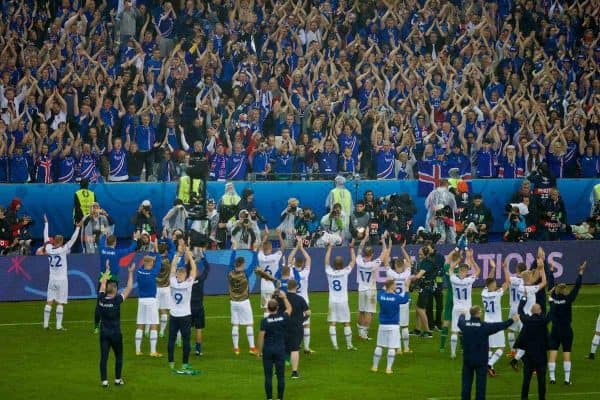 PARIS, FRANCE - Sunday, July 3, 2016: Iceland salute their supporters after losing 5-2 to France the UEFA Euro 2016 Championship Semi-Final match at the Stade de France. (Pic by Paul Greenwood/Propaganda)