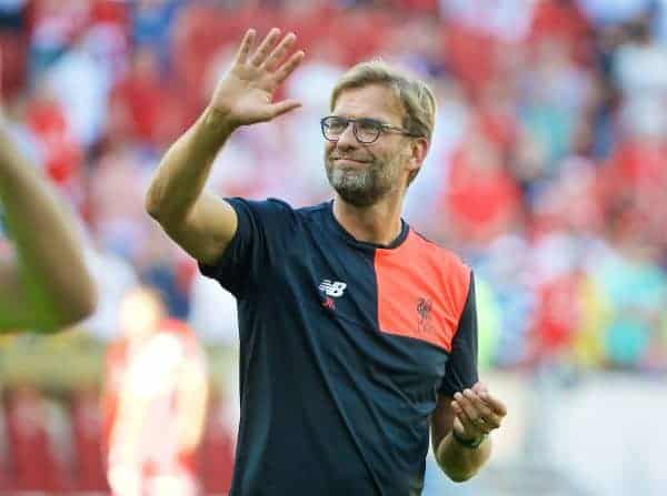 MAINZ, GERMANY - Sunday, August 7, 2016: Liverpool's manager Jürgen Klopp applauds the FSV Mainz 05 supporters after the pre-season friendly match at the Opel Arena. (Pic by David Rawcliffe/Propaganda)