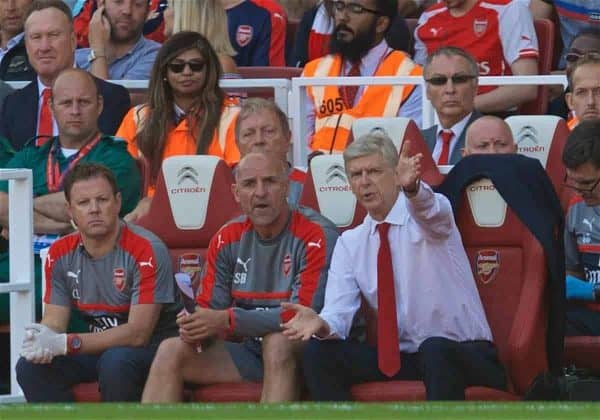 LONDON, ENGLAND - Sunday, August 14, 2016: Arsenal manager Arsene Wenger giving instructions during the FA Premier League match against Liverpool at the Emirates Stadium. (Pic by David Rawcliffe/Propaganda)