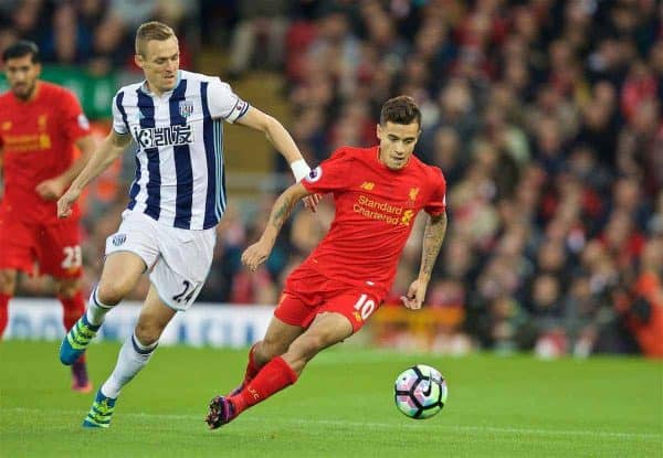 LIVERPOOL, ENGLAND - Saturday, October 22, 2016: Liverpool's Philippe Coutinho Correia in action against West Bromwich Albion's captain Darren Fletcher during the FA Premier League match at Anfield. (Pic by David Rawcliffe/Propaganda)