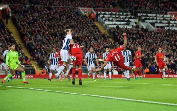 LIVERPOOL, ENGLAND - Saturday, October 22, 2016: Liverpool's Roberto Firmino in action against West Bromwich Albion during the FA Premier League match at Anfield. (Pic by David Rawcliffe/Propaganda)