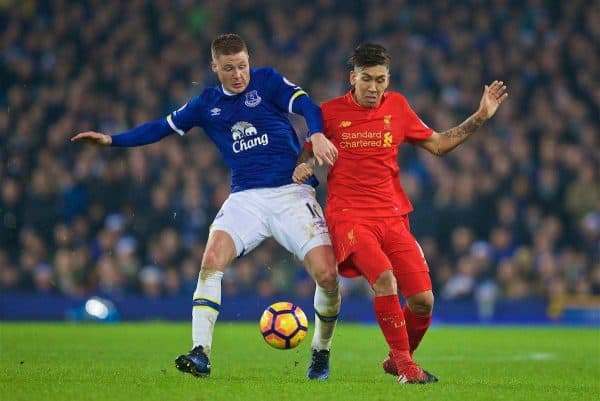 LIVERPOOL, ENGLAND - Monday, December 19, 2016: Liverpool's Roberto Firmino in action against Everton's James McCarthy during the FA Premier League match, the 227th Merseyside Derby, at Goodison Park. (Pic by David Rawcliffe/Propaganda)