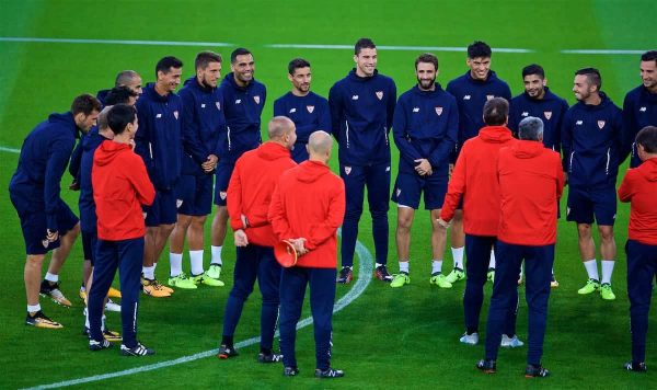 LIVERPOOL, ENGLAND - Tuesday, September 12, 2017: Sevilla's Jesús Navas and his squad during a training session at Anfield ahead of the UEFA Champions League Group E match against Liverpool. (Pic by David Rawcliffe/Propaganda)