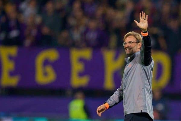 MARIBOR, SLOVENIA - Tuesday, October 17, 2017: Liverpool's manager J¸rgen Klopp waves to the supporters during the UEFA Champions League Group E match between NK Maribor and Liverpool at the Stadion Ljudski vrt. (Pic by David Rawcliffe/Propaganda)