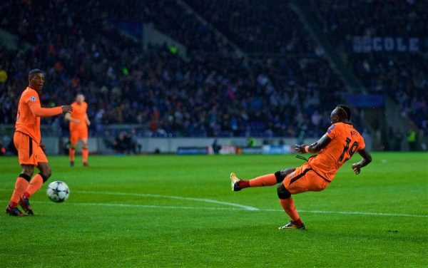 PORTO, PORTUGAL - Wednesday, February 14, 2018: Liverpool's Sadio Mane scores the first goal during the UEFA Champions League Round of 16 1st leg match between FC Porto and Liverpool FC on Valentine's Day at the Estádio do Dragão. (Pic by David Rawcliffe/Propaganda)