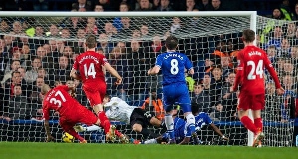 LONDON, ENGLAND - Sunday, December 29, 2013: Chelsea's Samuel Eto'o scores the second goal against Liverpool during the Premiership match at Stamford Bridge. (Pic by David Rawcliffe/Propaganda)