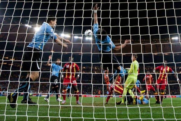 02.07.2010, Soccer City Stadium, Johannesburg, RSA, FIFA WM 2010, Viertelfinale, Uruguay (URU) vs Ghana (GHA) im Bild Luis Suarez of Uruguay (L) played with a hand, Jorge Fucile (4) of Uruguay and Goalkeeper of Uruguay Fernando Muslera in last minute of overtime, EXPA Pictures © 2010, PhotoCredit: EXPA/ Sportida/ Vid Ponikvar, ATTENTION! Slovenia OUT