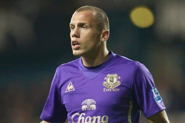 LONDON, ENGLAND - Tuesday, October 27, 2009: Everton's John Heitinga in action against Tottenham Hotspur during the League Cup 4th Round match at White Hart Lane. (Photo by David Rawcliffe/Propaganda)