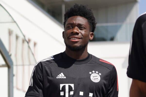 MUNICH, GERMANY - Friday, August 7, 2020: Alphonso Davies (L) during a Bayern Munich training session at the Saebener Strasse training ground ahead of the UEFA Champions League round of 16 second leg match against Chelsea FC. (Photo by M. Donato/FC Bayern Munich)