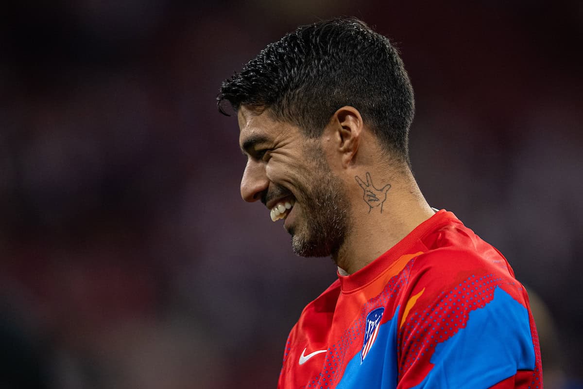 MADRID, SPAIN - Tuesday, October 19, 2021: Club Atlético de Madrid's Luis Sua?rez during the pre-match warm-up before the UEFA Champions League Group B Matchday 3 game between Club Atlético de Madrid and Liverpool FC at the Estadio Metropolitano. Liverpool won 3-2. (Pic by David Rawcliffe/Propaganda)