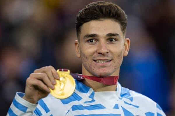 MANCHESTER, ENGLAND - Saturday, December 31, 2022: Manchester City's Julian Alvarez shows off his gold medal from winning the FIFA World Cup 2022 Qatar with his national side Argentina before the FA Premier League match between Manchester City FC and Everton FC at the City of Manchester Stadium. The game ended in a 1-1 draw. (Pic by David Rawcliffe/Propaganda)