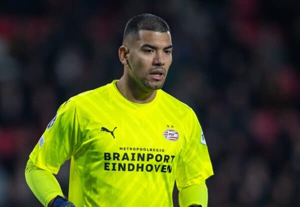 EINDHOVEN, THE NETHERLANDS - Tuesday, December 12, 2023: PSV Eindhoven's goalkeeper Walter Benítez during the UEFA Champions League Group B game between PSV Eindhoven and Arsenal FC at the Philips Stadion. The game ended in a 1-1 draw. (Photo by David Rawcliffe/Propaganda)