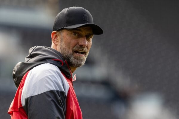 LONDON, ENGLAND - Sunday, April 21, 2024: Liverpool's manager Jürgen Klopp during the pre-match warm-up before the FA Premier League match between Fulham FC and Liverpool FC at Craven Cottage. Liverpool won 3-1. (Photo by David Rawcliffe/Propaganda)