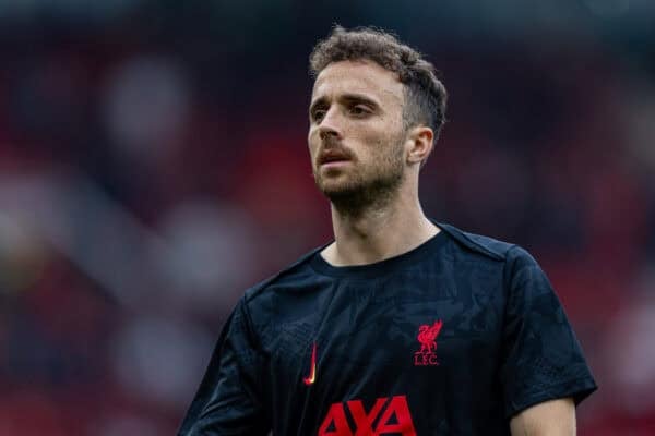 MANCHESTER, INGHILTERRA - domenica 1 settembre 2024: Diogo Jota di Liverpool durante il riscaldamento pre-partita prima della partita della fa Premier League tra Manchester United FC e Liverpool FC all'Old Trafford. Il Liverpool ha vinto 3-0. (Foto di David Rawcliffe/Propaganda)