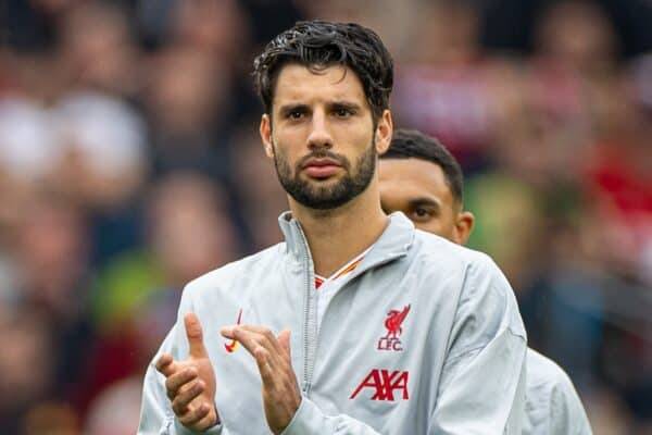 MANCHESTER, ENGLAND - Sunday, September 1, 2024: Liverpool's Dominik Szoboszlai applauds the supporters before the FA Premier League match between Manchester United FC and Liverpool FC at Old Trafford. Liverpool won 3-0. (Photo by David Rawcliffe/Propaganda)